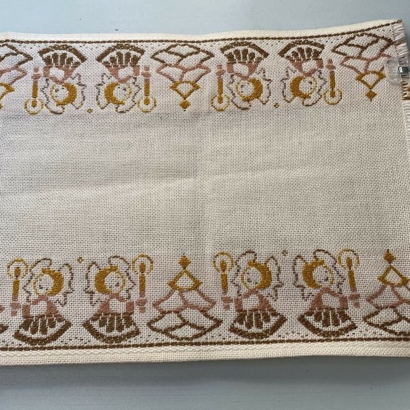 VINTAGE CHRISTMAS GOLD IVORY TABLE RUNNER SCARF ANGEL CANDLE TREE  DISNEY TAG - Picture 2 of 6